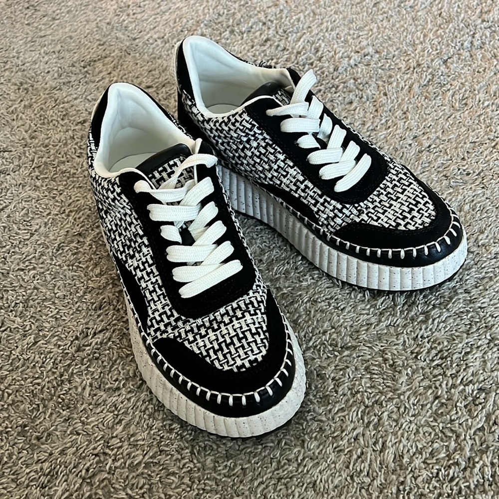 Universal Thread Persephone Sneaker - Black